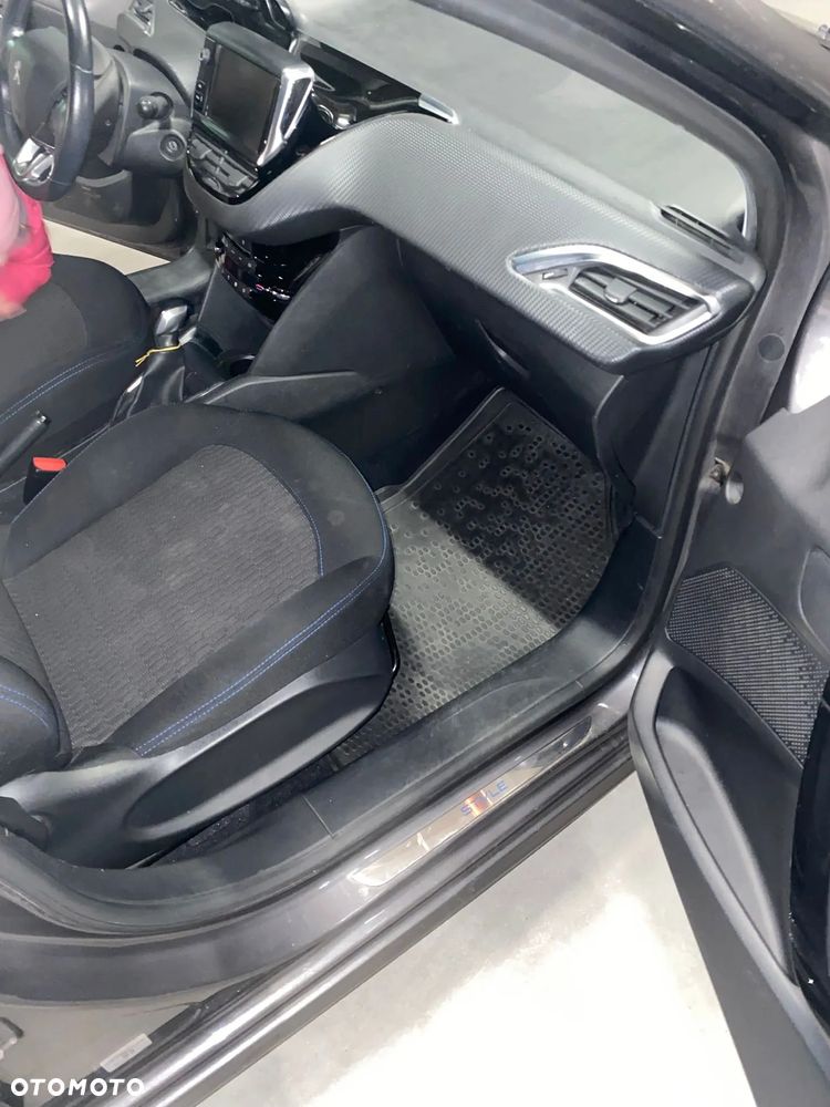 Peugeot 208 1.2 PureTech Style - 8