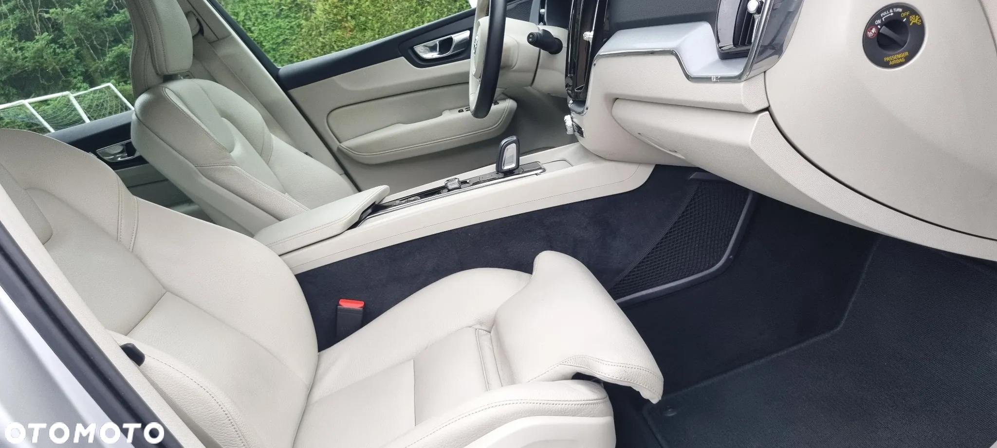 Volvo XC 60 B4 D AWD Geartronic Momentum Pro - 22