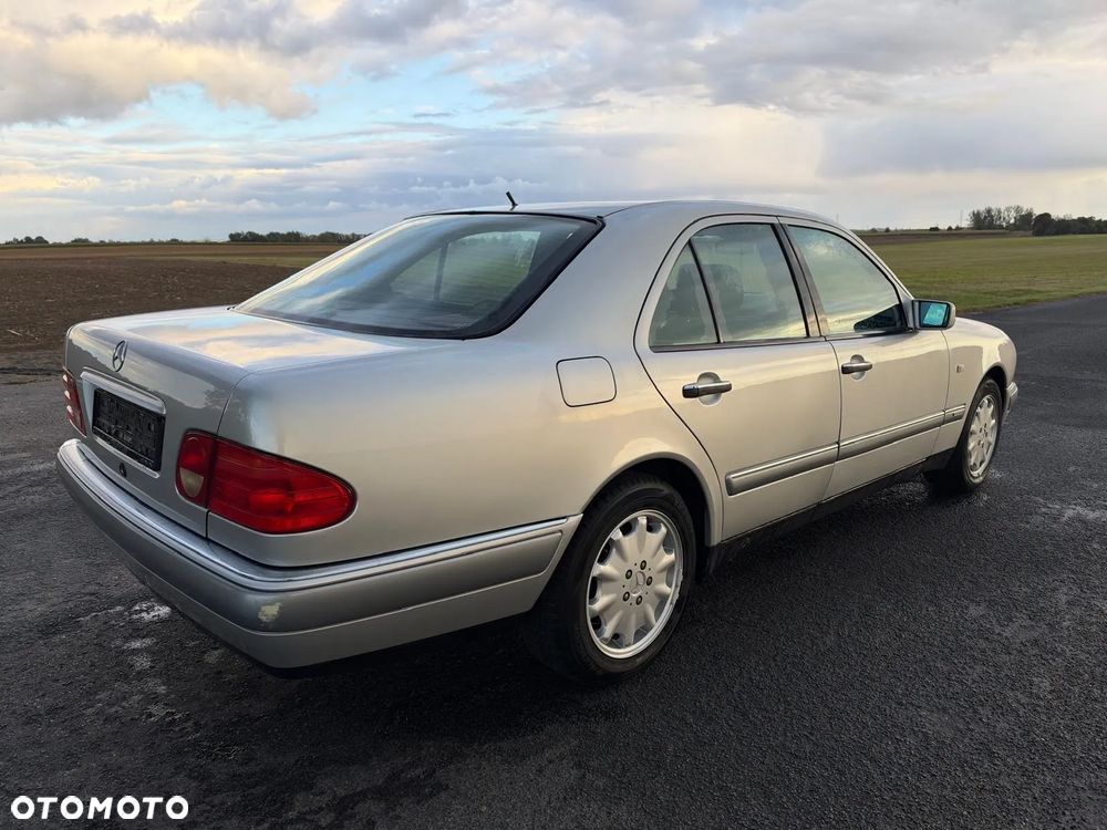 Mercedes-Benz Klasa E - 4