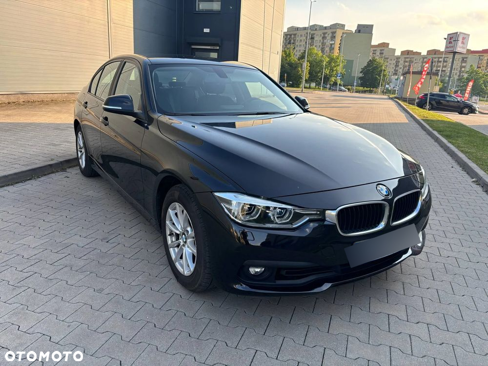 BMW Seria 3 318i - 4
