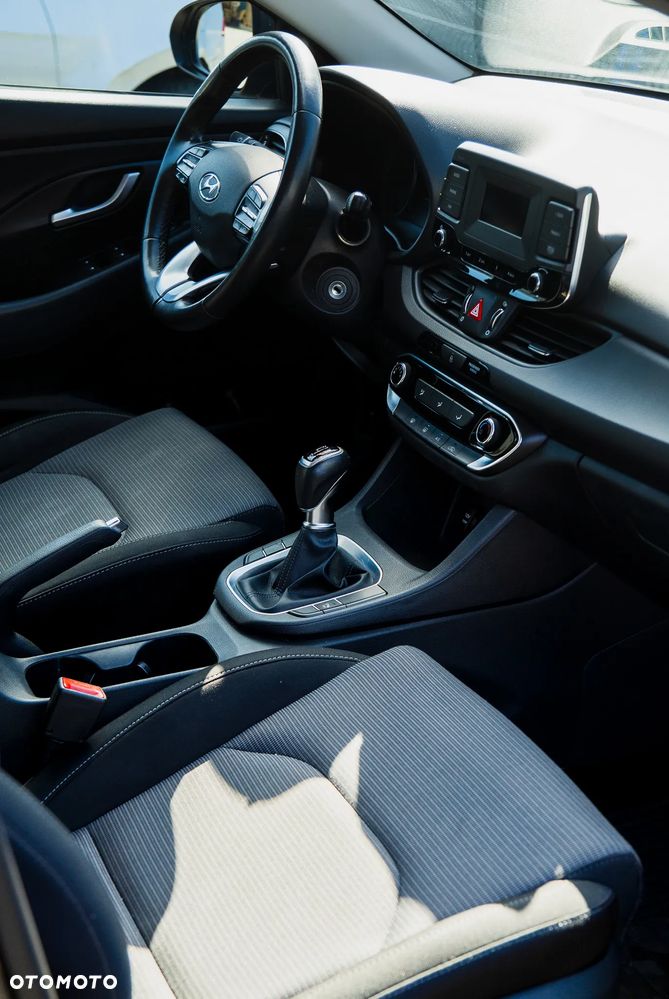 Hyundai i30 1.5 DPI Classic + - 21