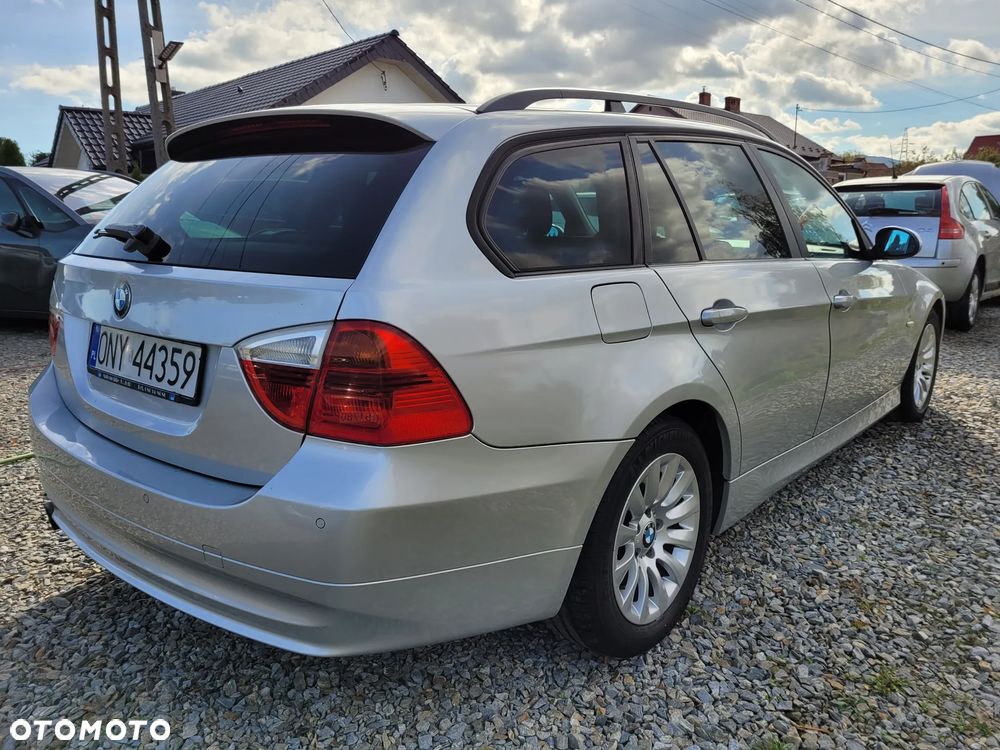 BMW Seria 3 318d DPF Touring Edition Lifestyle - 21