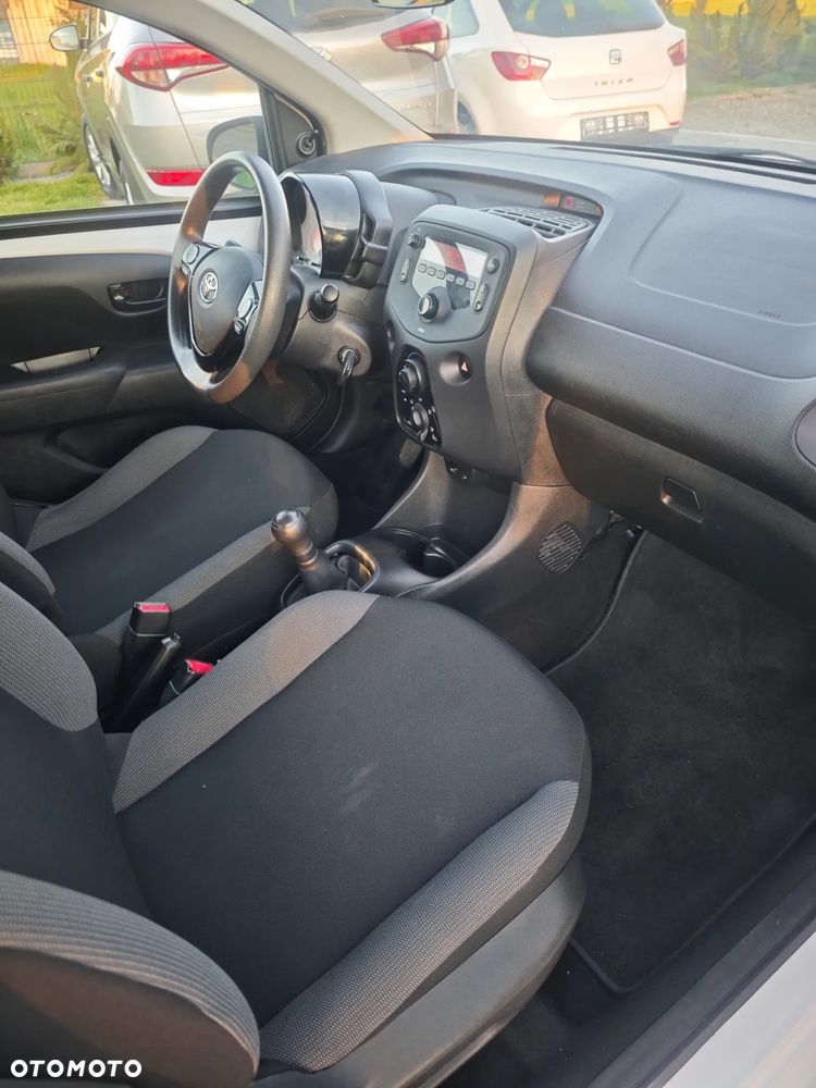 Toyota Aygo x-business - 16