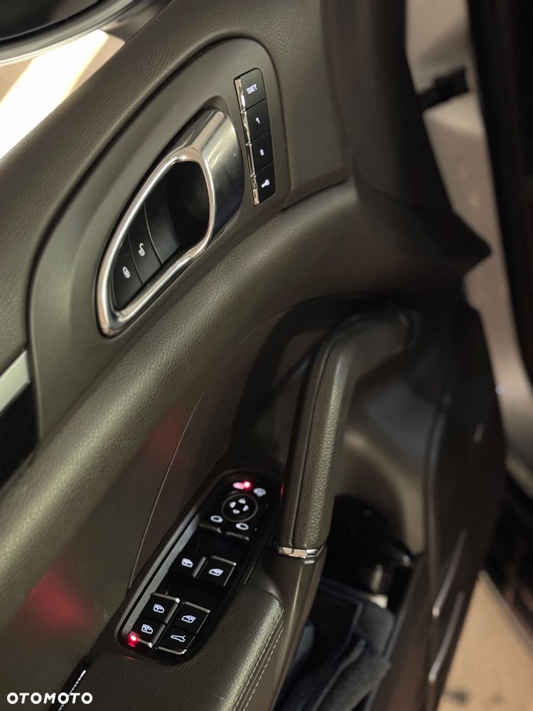 Porsche Cayenne Standard - 21