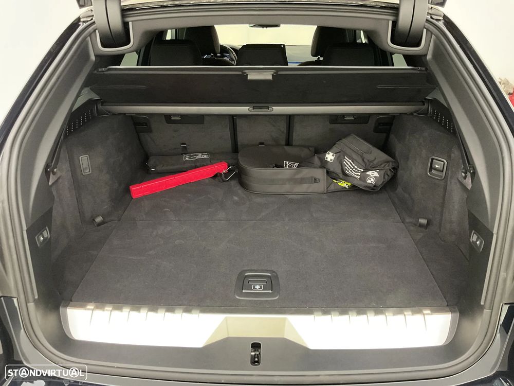 BMW 530 e Pack Desportivo M — fotografia 18