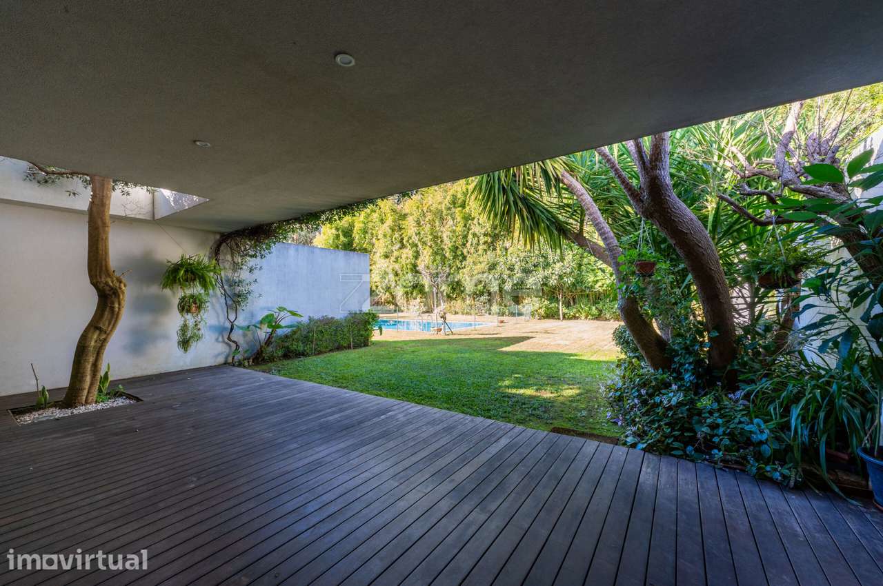 Espaçosa moradia térrea T6+1 com piscina e jardim privativo em V N F - Grande imagem: 2/60