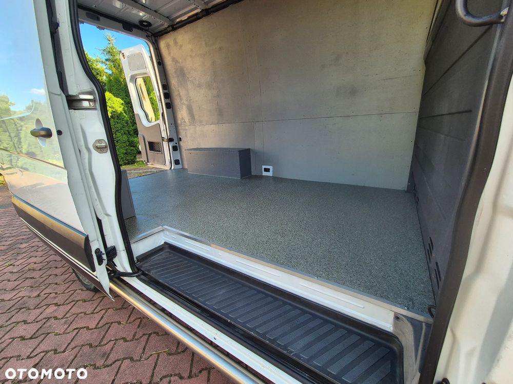 Mercedes-Benz Sprinter - 25