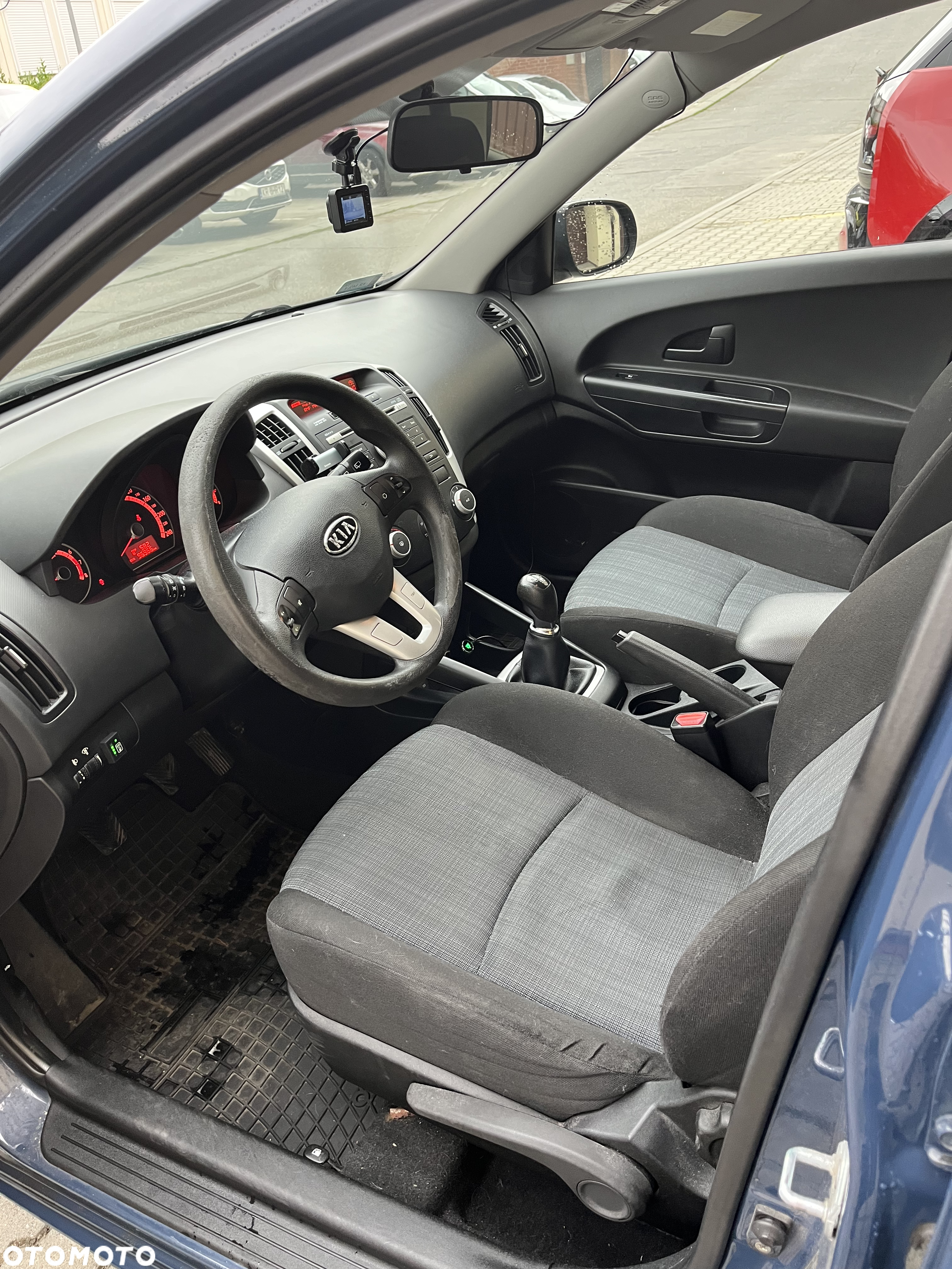 Kia Ceed - 10