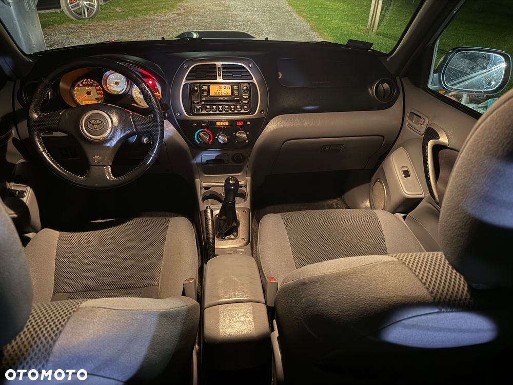 Toyota RAV4 2.0 D-4D 4x4 - 5