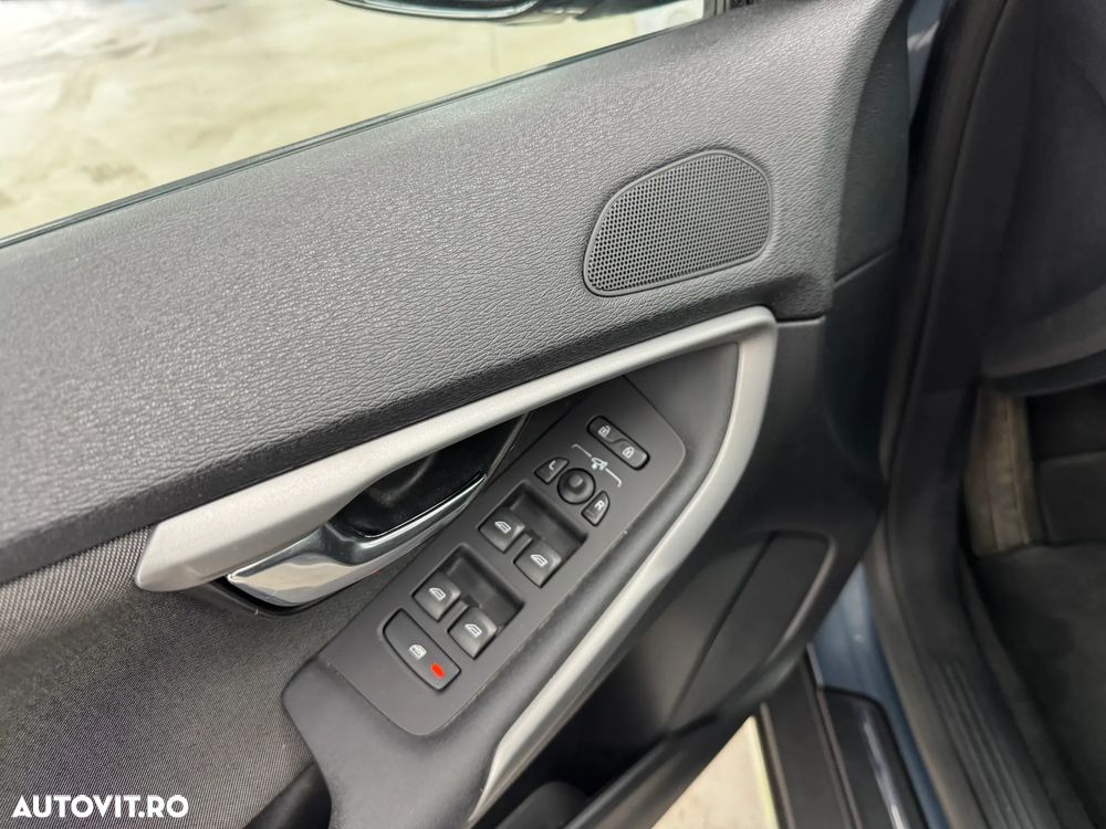 Volvo V40 D3 Geartronic Momentum - 28