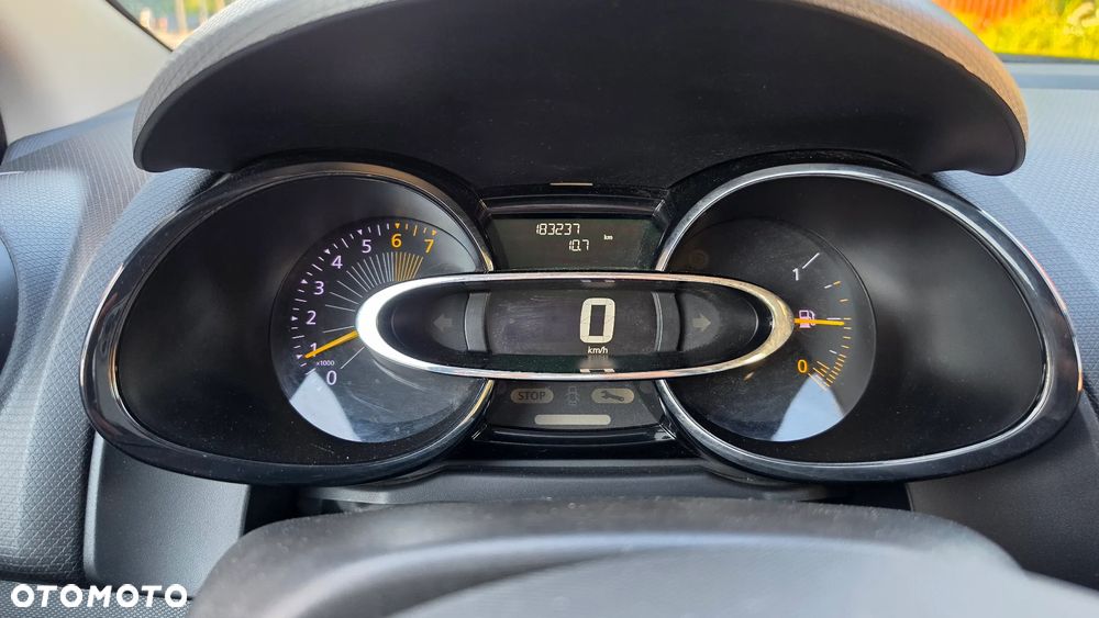 Renault Clio 1.2 16V 75 Life - 15
