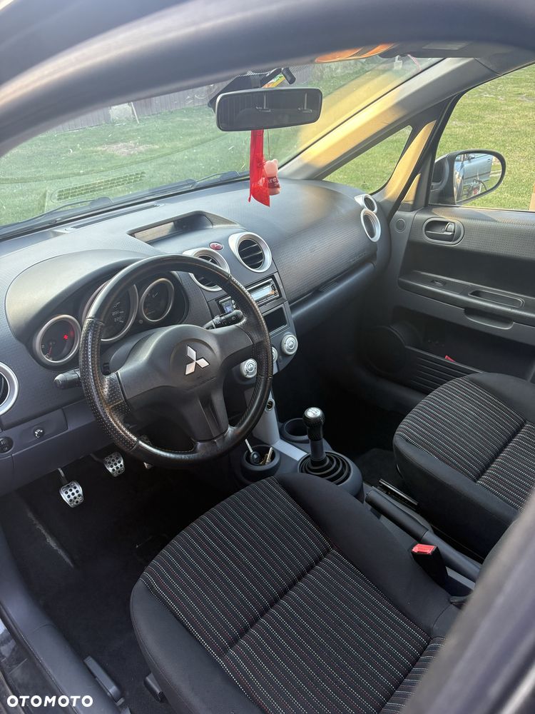 Mitsubishi Colt - 5
