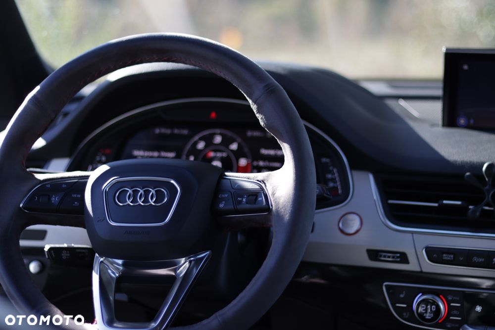 Audi SQ7 - 7