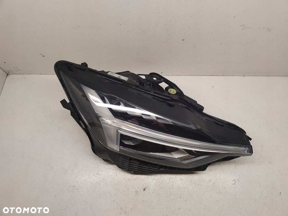 VOLVO POLESTAR PRAWY PRZÓD FULL LED 31698071 - 5