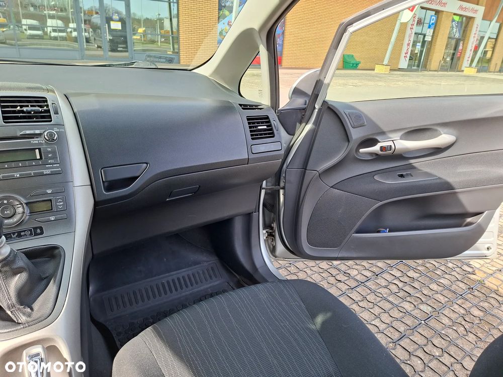 Toyota Auris 2.0 D-4D - 11