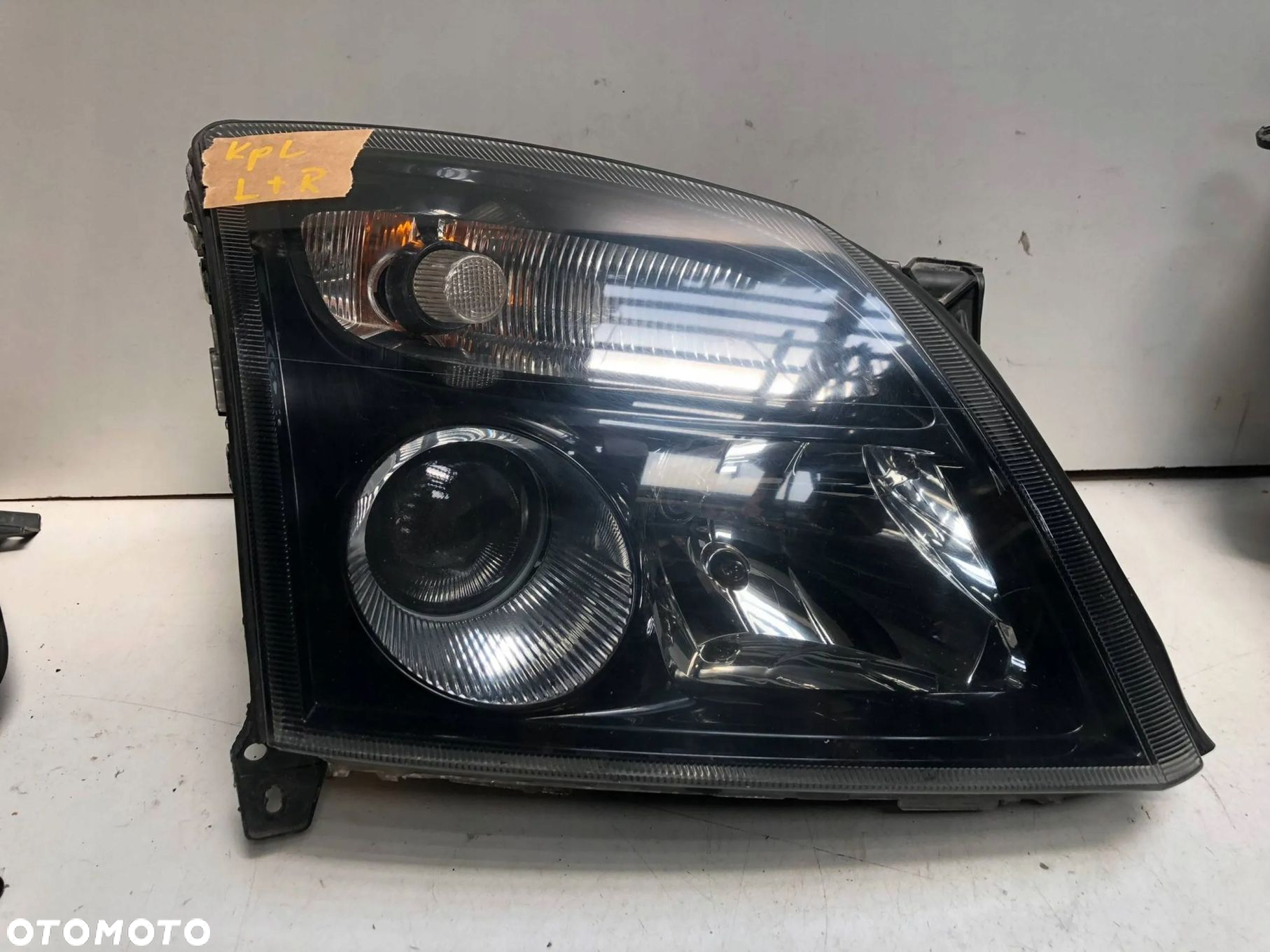 Reflektory Lampy Xenon Opel Vectra C - 2