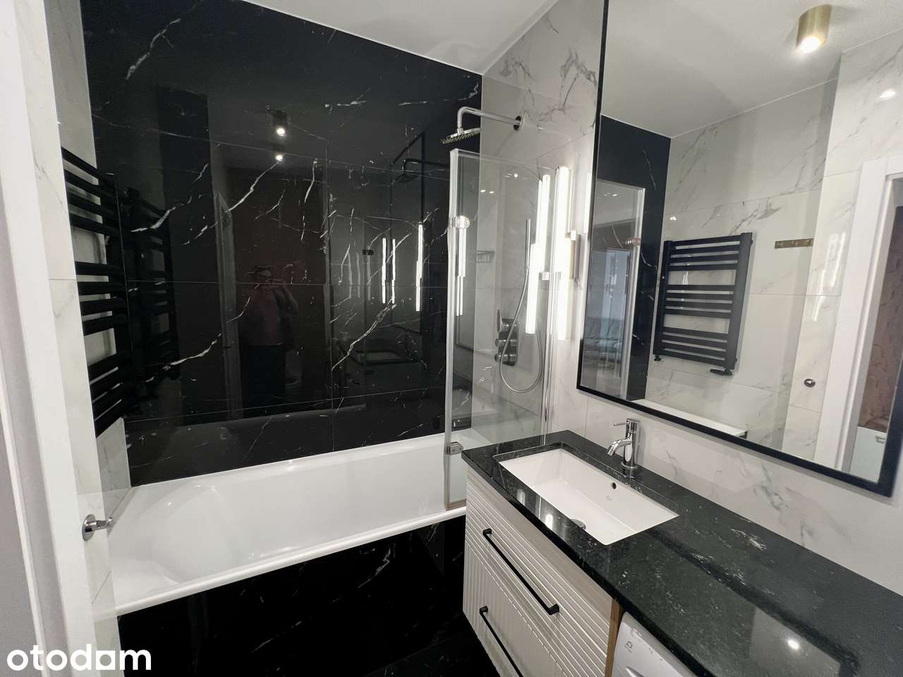 Apartament z osobną kuchnią, klimatyzacja, garaż, duży balkon / METRO
