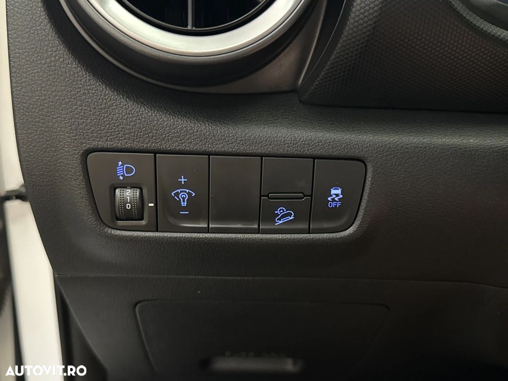 Hyundai KONA - 16