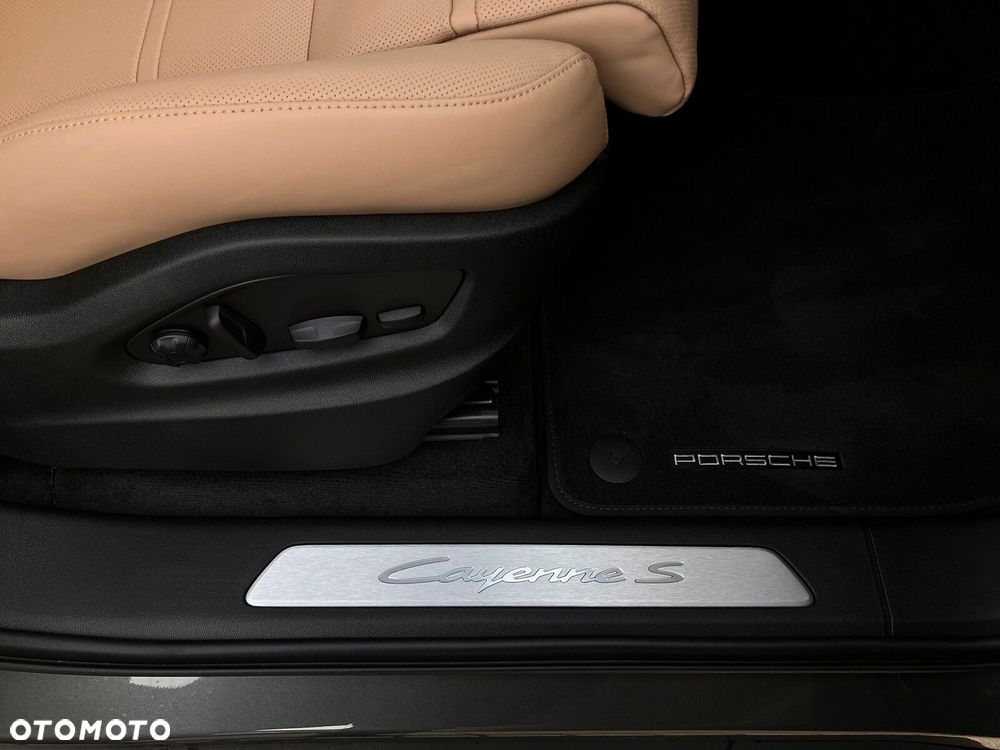 Porsche Cayenne - 18