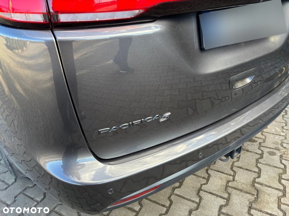 Chrysler Pacifica - 2