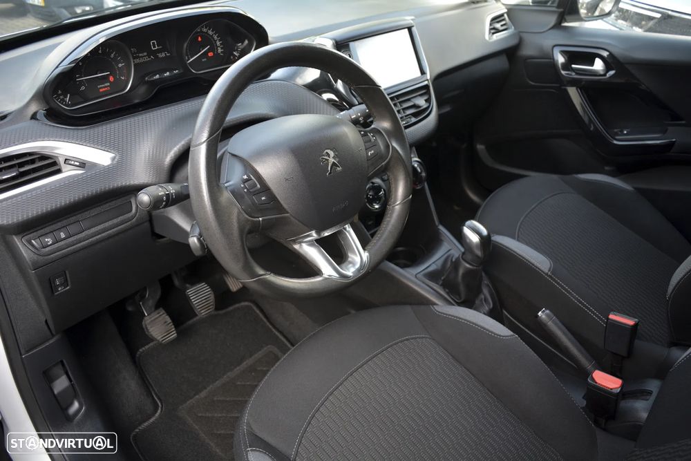 Peugeot 208 1.2 PureTech Style - 13