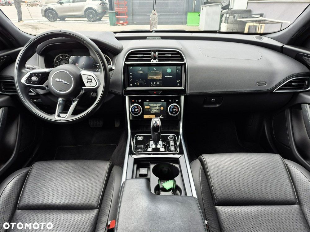 Jaguar XE 2.0 D200 mHEV AWD SE - 27