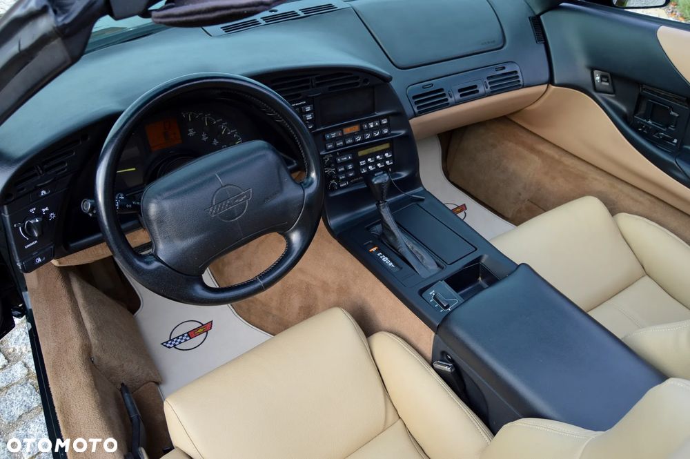 Chevrolet Corvette - 17