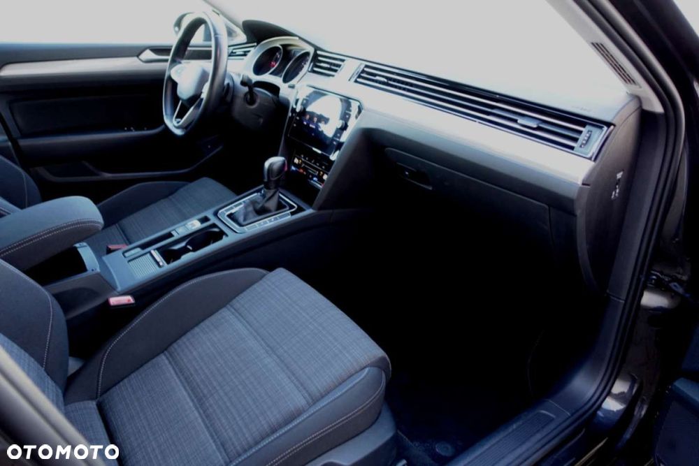 Volkswagen Passat - 16