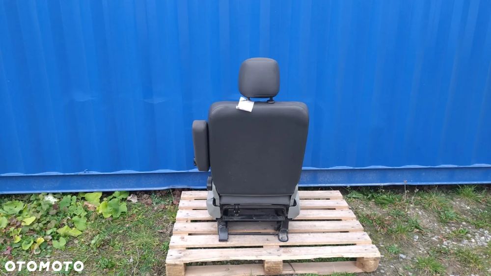 FOTEL PASAŻERA TRAFIC VIVARO PRIMASTAR 01- NO 925/151 - 5