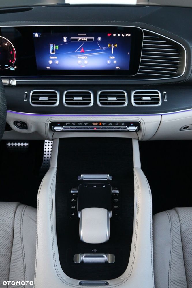 Mercedes-Benz GLS - 27