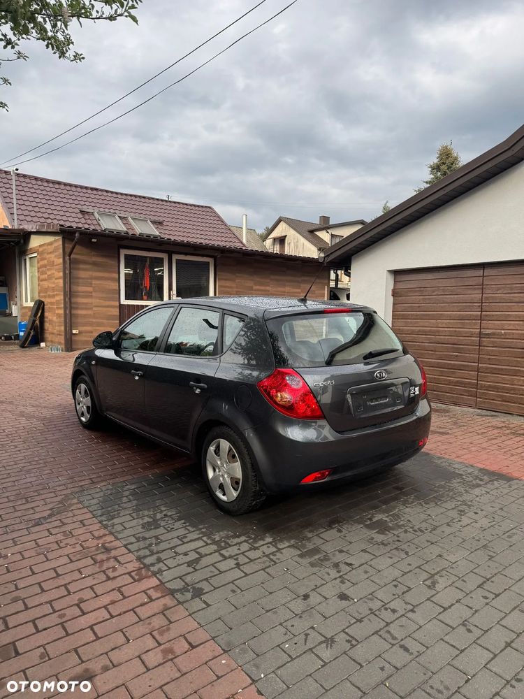 Kia Ceed - 7