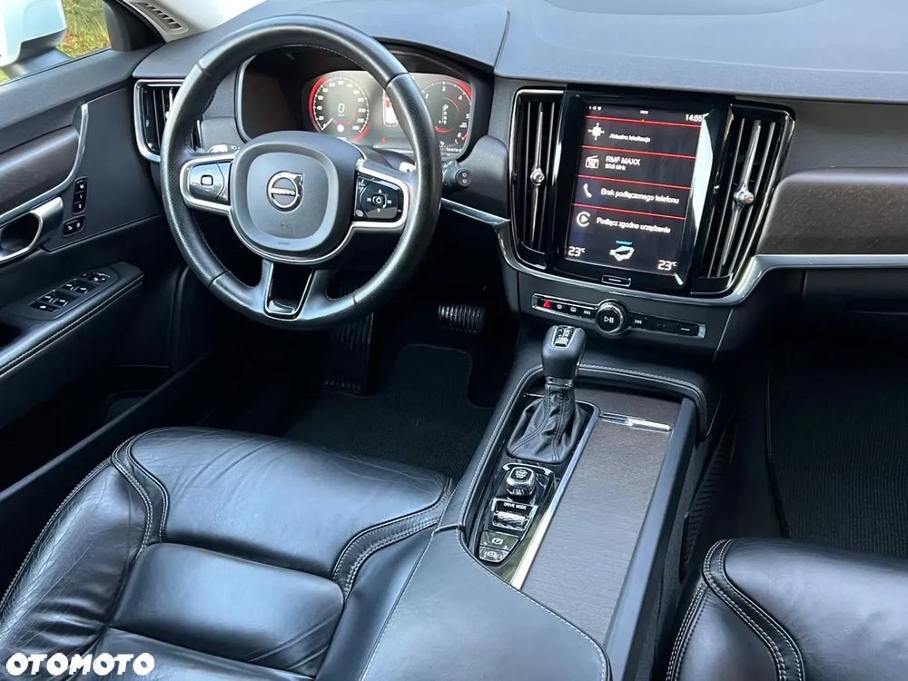 Volvo V90 Cross Country - 19