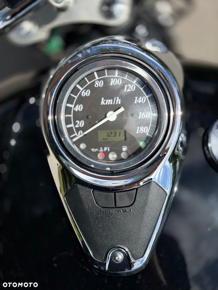 Suzuki Intruder - 16