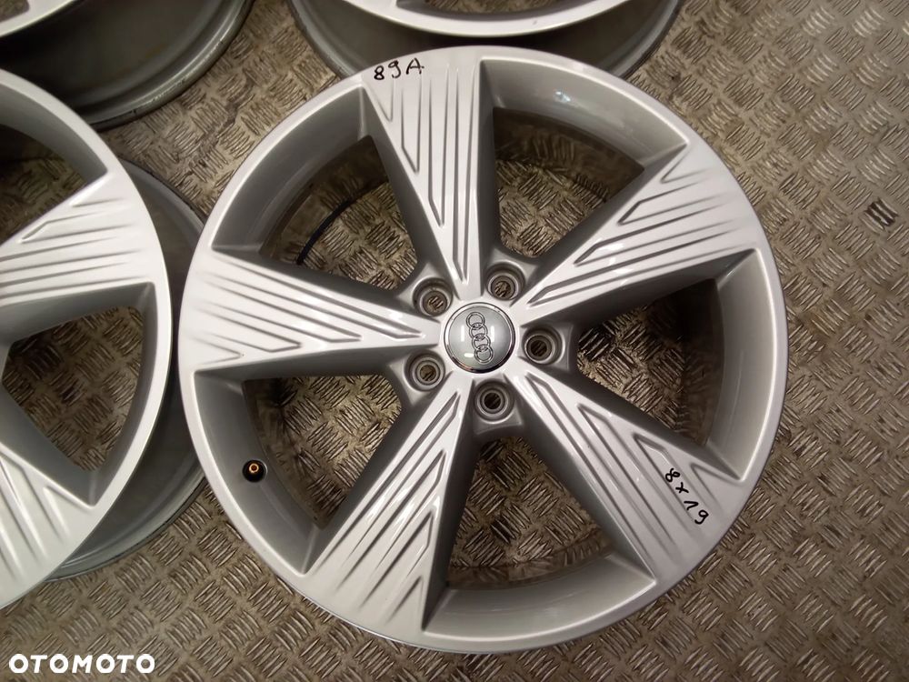 Felgi Audi Q4 E-TRON 8Jx19 et45 5x112 - 4