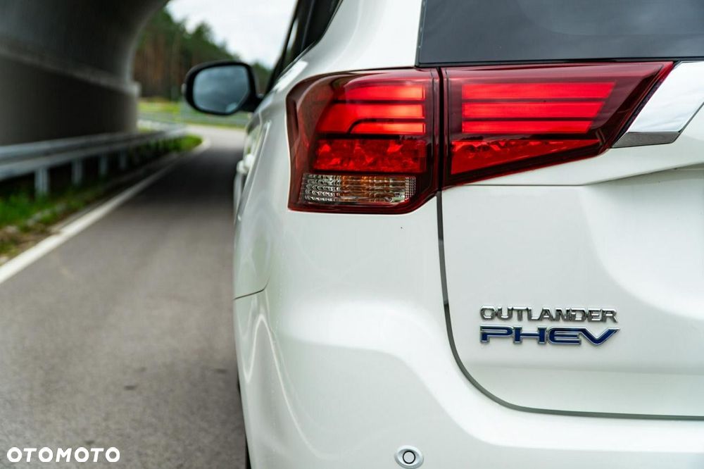 Mitsubishi Outlander 2.4 4WD Plus - 15