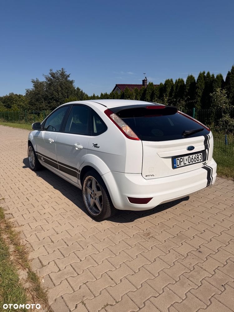 Ford Focus 1.6 Ambiente - 4
