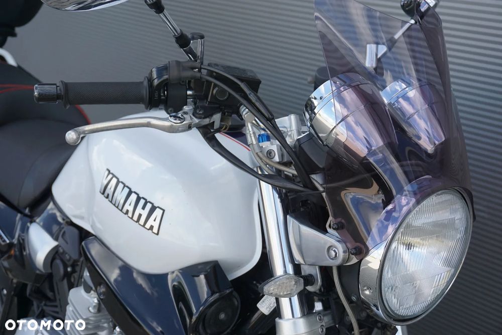 Yamaha XJR - 10