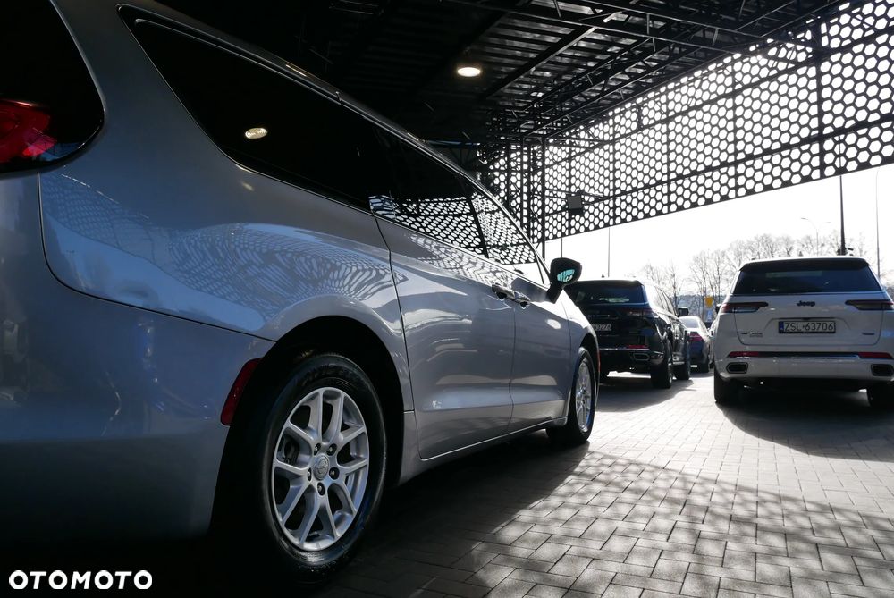 Chrysler Pacifica - 37