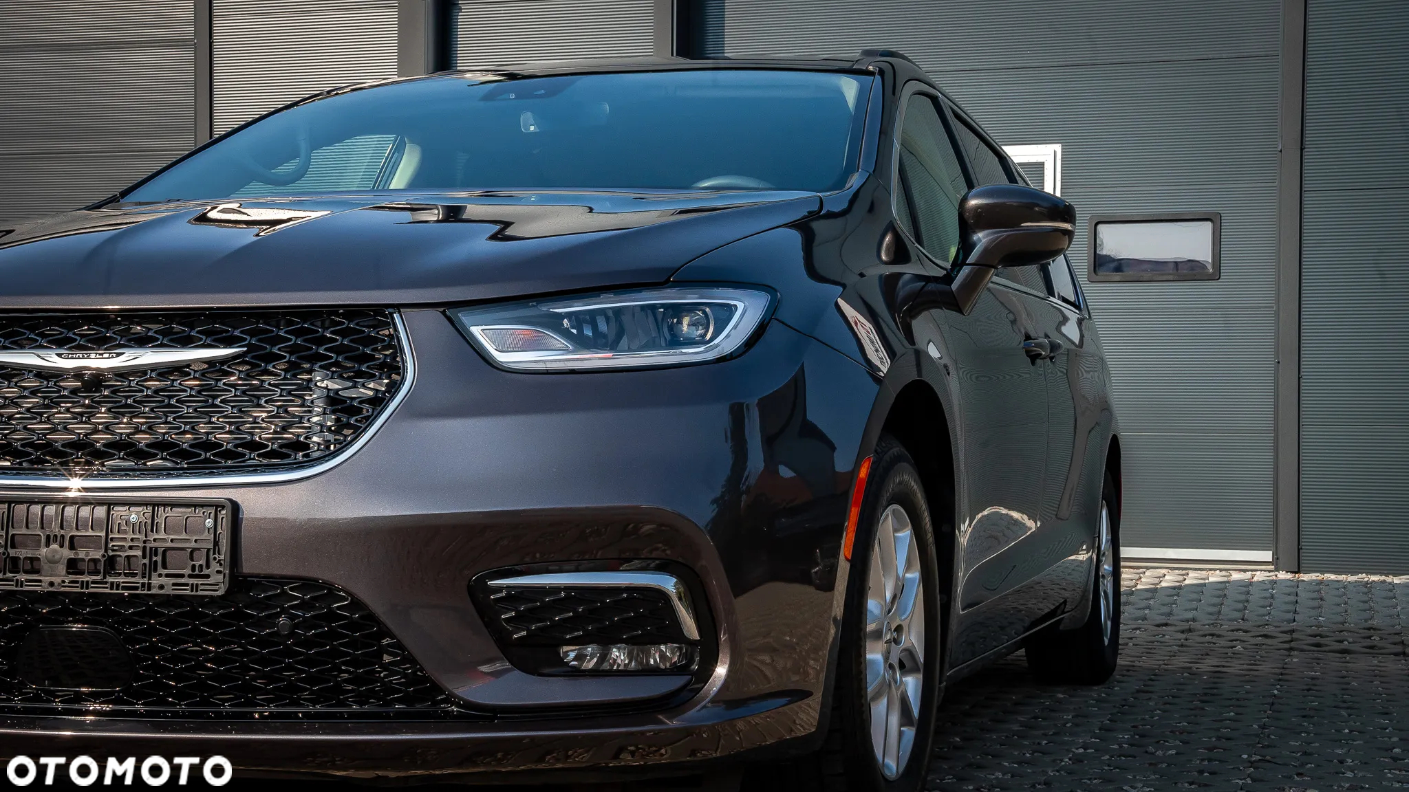 Chrysler Pacifica - 12