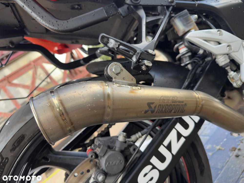 Suzuki GSR - 5