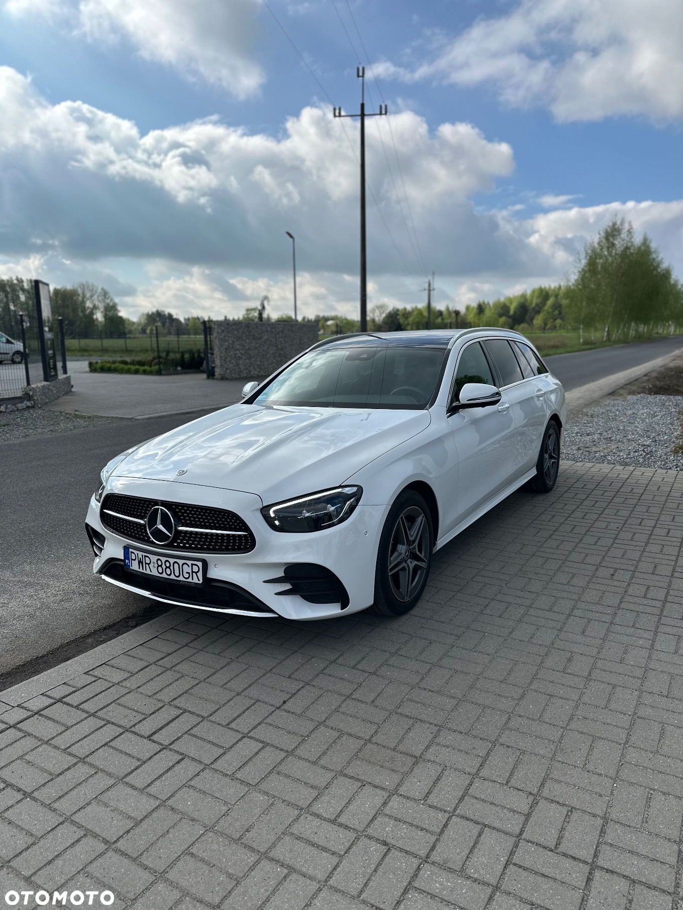 Mercedes-Benz Klasa E 300 d 4Matic T 9G-TRONIC AMG Line - 3