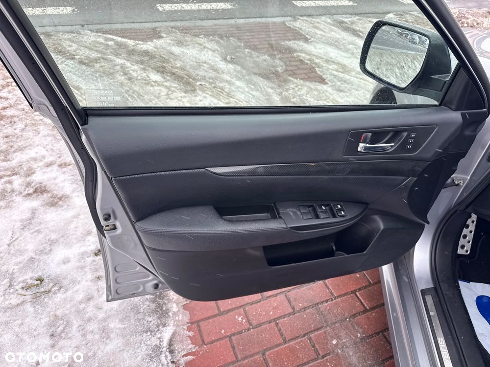 Subaru Legacy 2.5i GT - 17