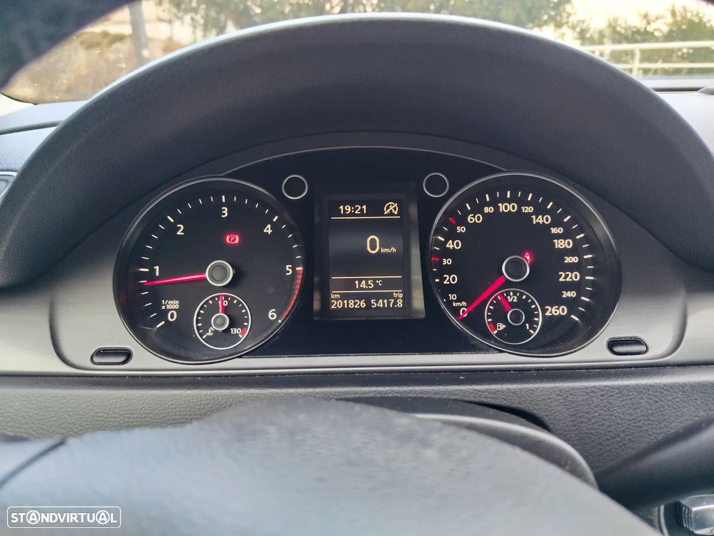 VW Passat 1.6 TDI Confortline - 6