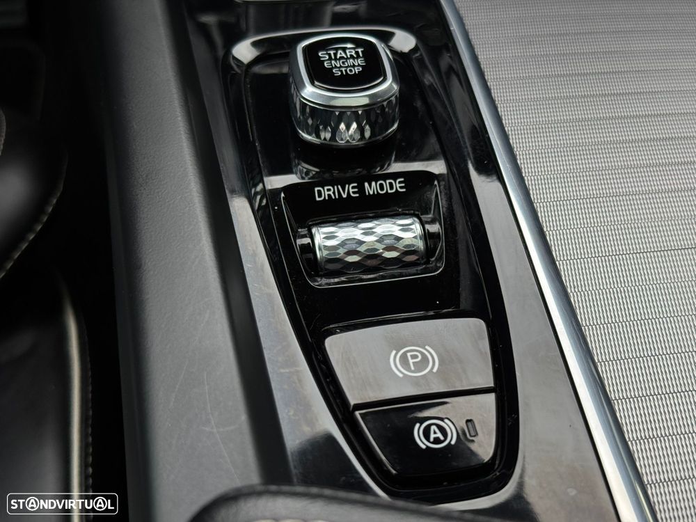 Volvo XC 60 2.0 T6 PHEV R-Design AWD - 52