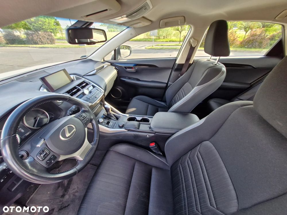 Lexus NX 300h Elite AWD - 36