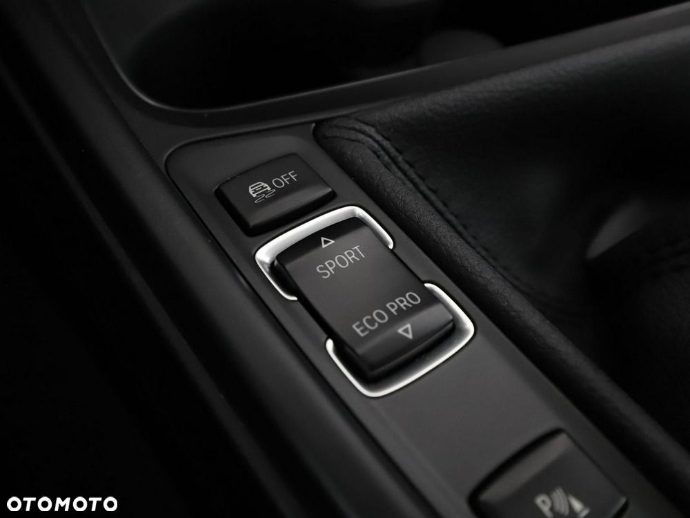 BMW Seria 3 320d Sport Line - 29