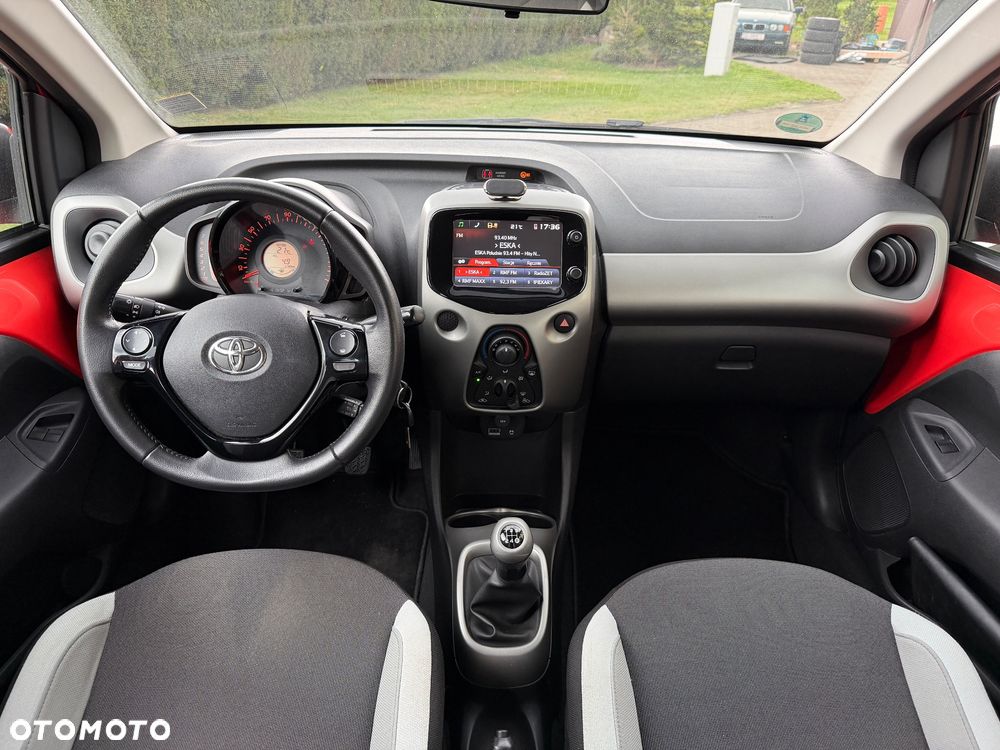 Toyota Aygo x-clusiv - 21
