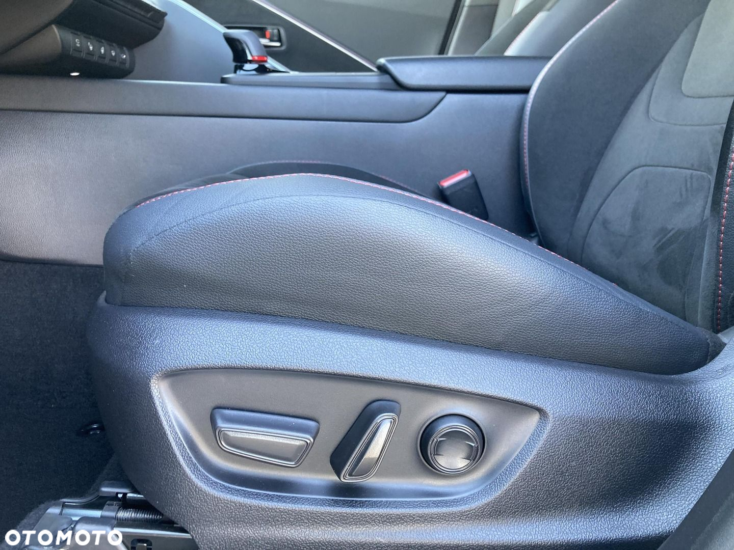 Toyota C-HR - 11