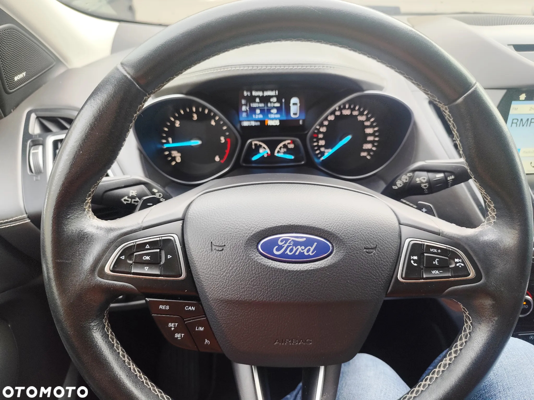 Ford Kuga - 10