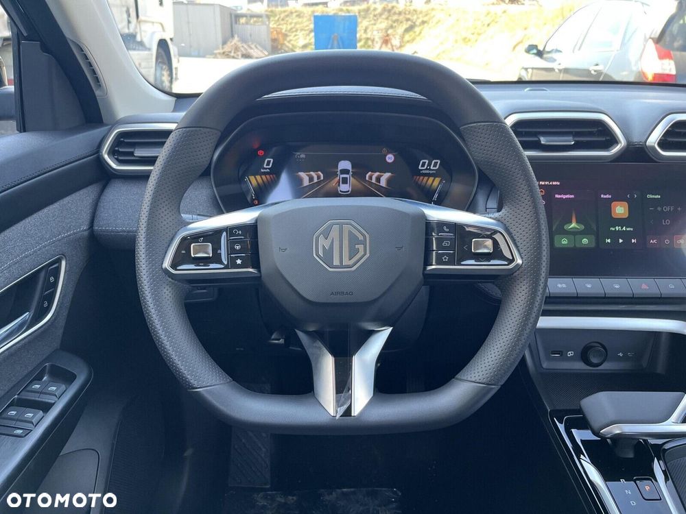 MG ZS Hybrid+ - 11